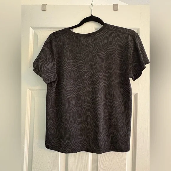 lululemon athletica black workout tee - Picture 3 of 3